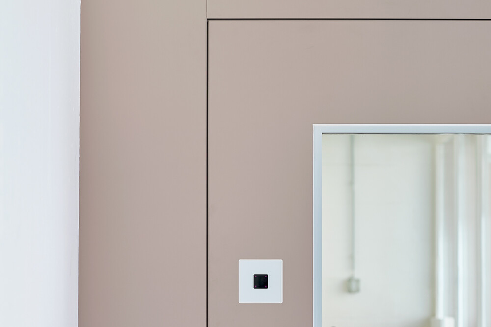 Ouverture des portes sans contact. Prévoyez une protection hygiénique dans la poignée (de la porte). Ouverture des portes sans contact. Prévoyez une protection hygiénique dans la poignée (de la porte).