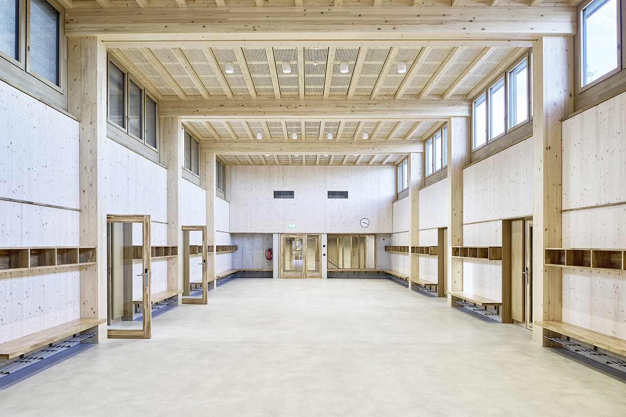 Frank_Tueren_Webnews_Uitikon_Schulhaus_Mettlen_03_20260907.jpg