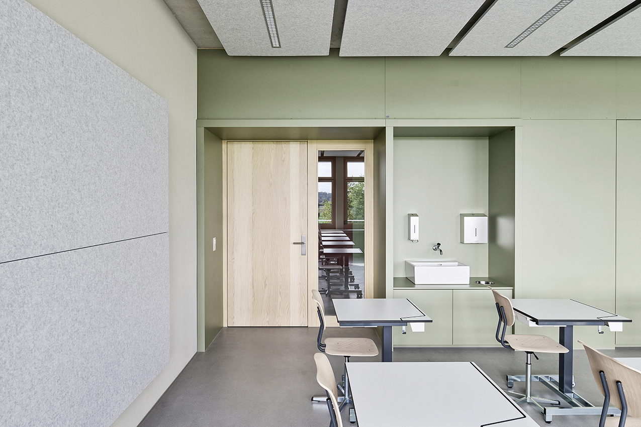 Frank Tueren Webnews Thunstetten Schulhaus 03.jpg