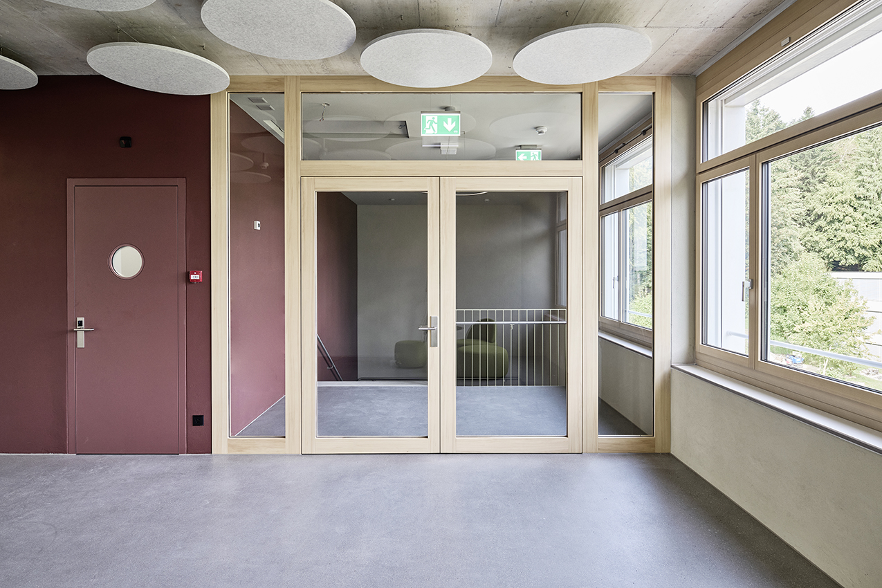 Frank Tueren Webnews Thunstetten Schulhaus 01.jpg