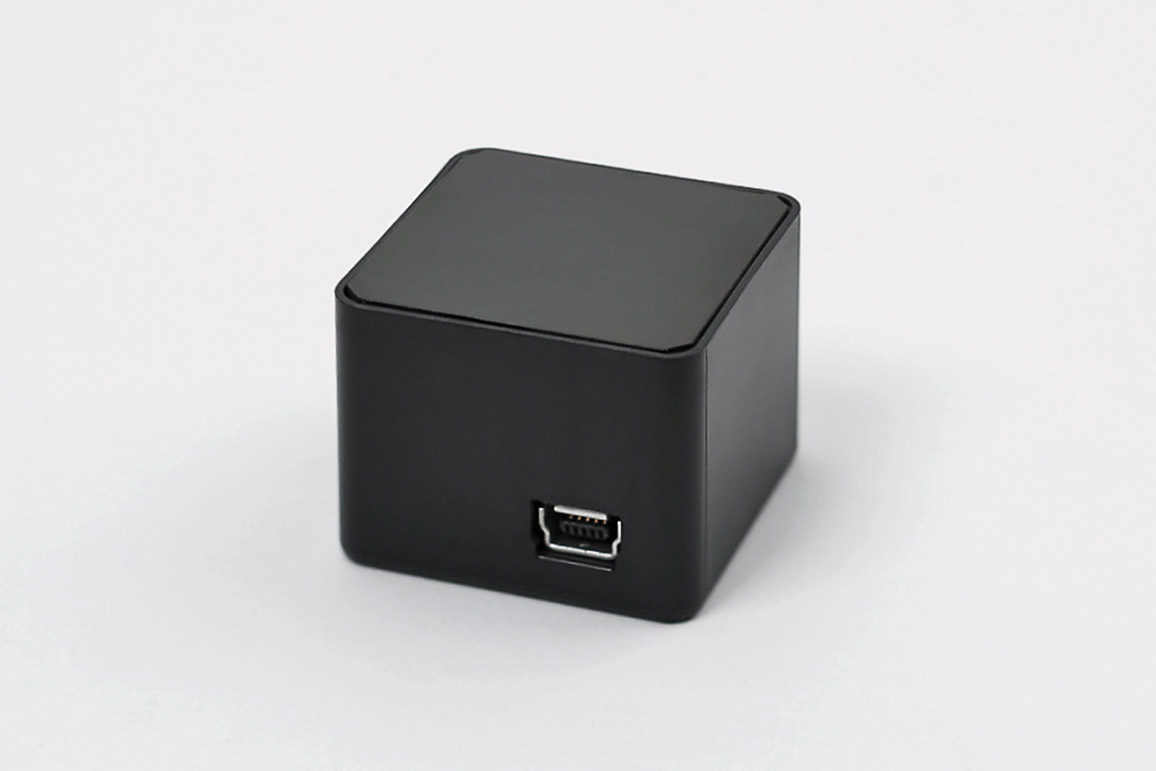 Der Sensor: 35 × 35 × 27 mm, Nahinfrarot-Scanner, integrierte Weitwinkelkamera und Verschlüsselungssoftware, USB-Anschluss.