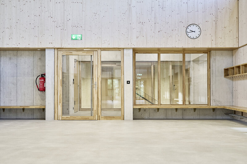 Frank_Tueren_Webnews_Uitikon_Schulhaus_Mettlen_02_20260907.jpg