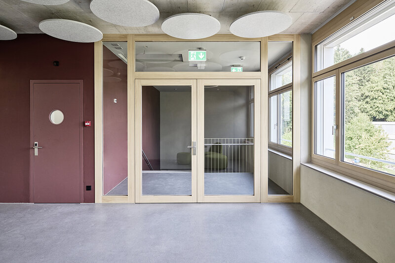 Frank Tueren Webnews Thunstetten Schulhaus 01.jpg