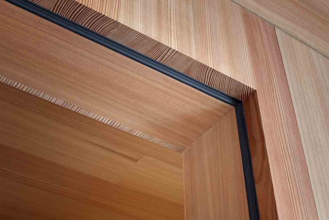Rahmenlos Tür, in Holzwand eingeschnittene Massivholztür