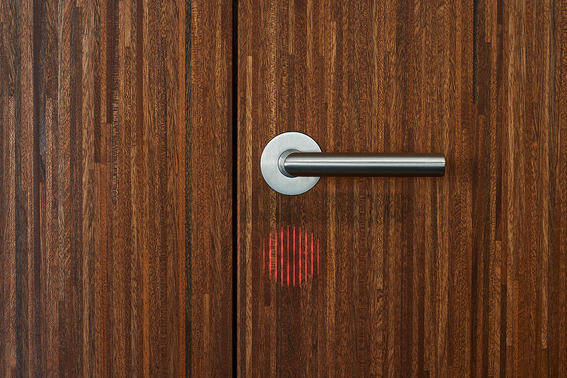 Ouverture des portes sans contact. Prévoyez une protection hygiénique dans la poignée (de la porte).